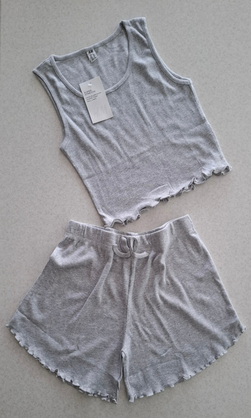 ست تاپ و شورتک کبریتی برندh&m